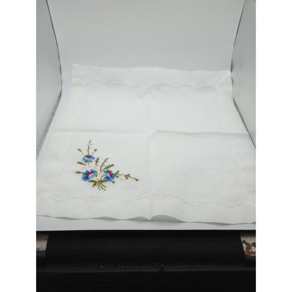 Set 2 NOS Womens Vintage Hand Embroidered 100% Sheer Cotton Handkerchiefs RARE - Picture 7 of 9